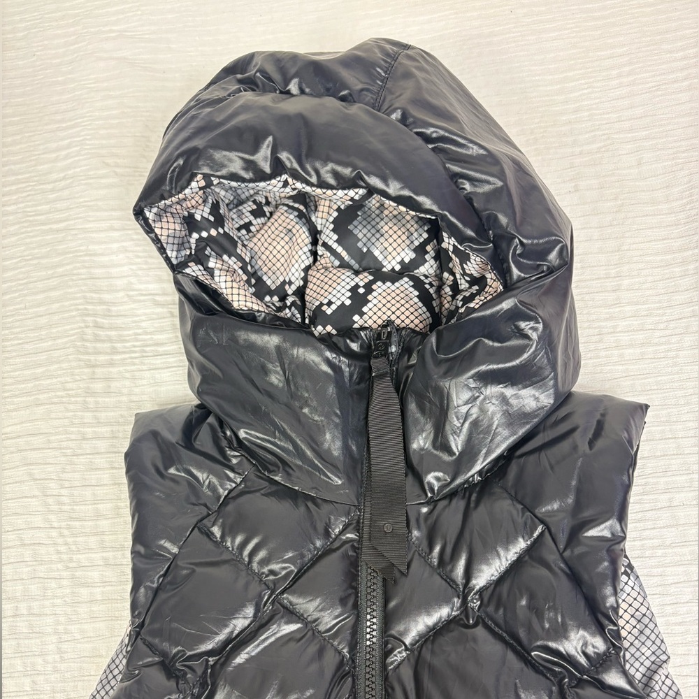 lululemon athletica Shiny Black Hooded Vest - Picture 3 of 12